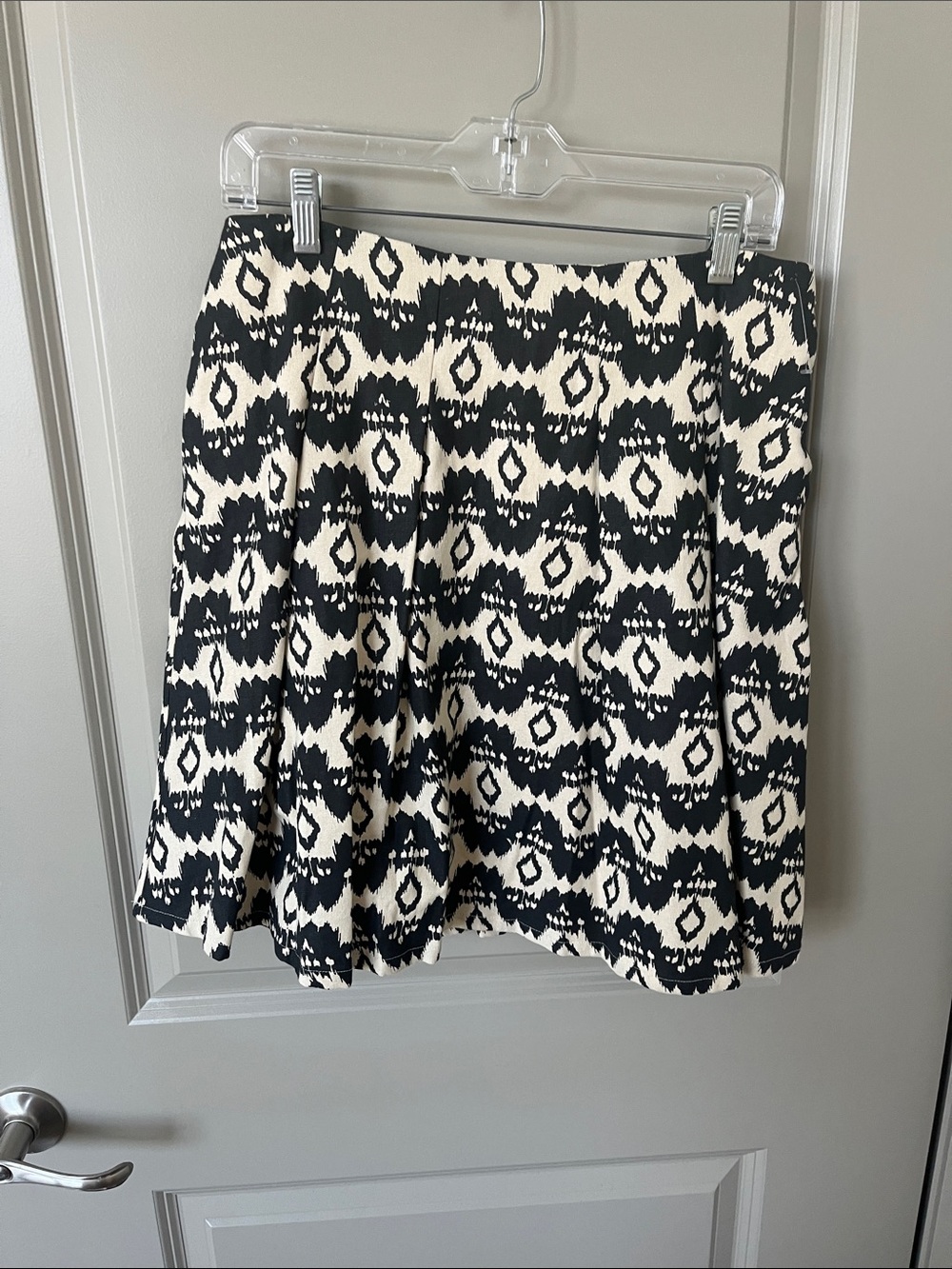 Liz Claiborne Black and White Geometric A-Line Skirt - Ikat Print